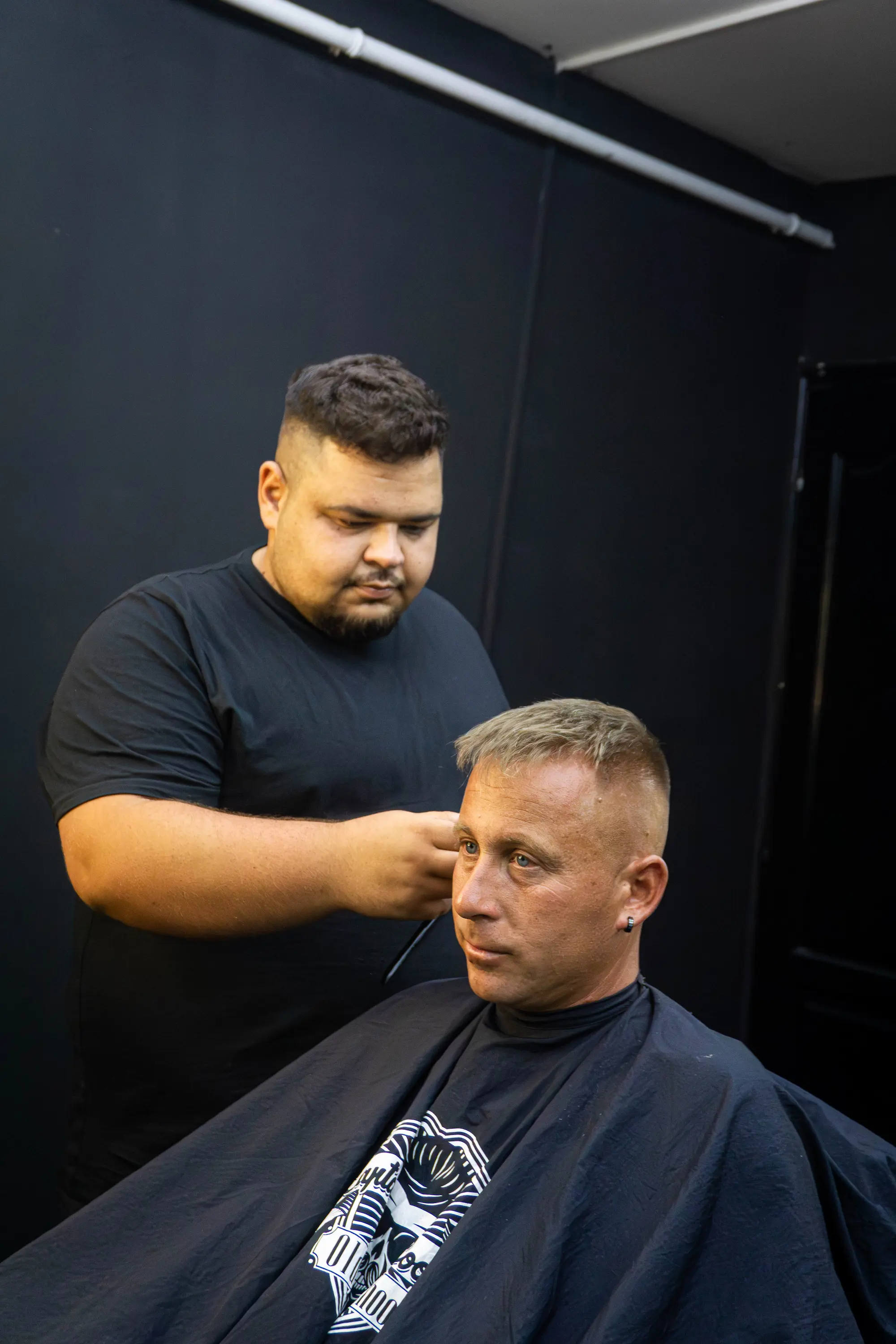 Rövid fazon hajvágás idősebb vendégnek